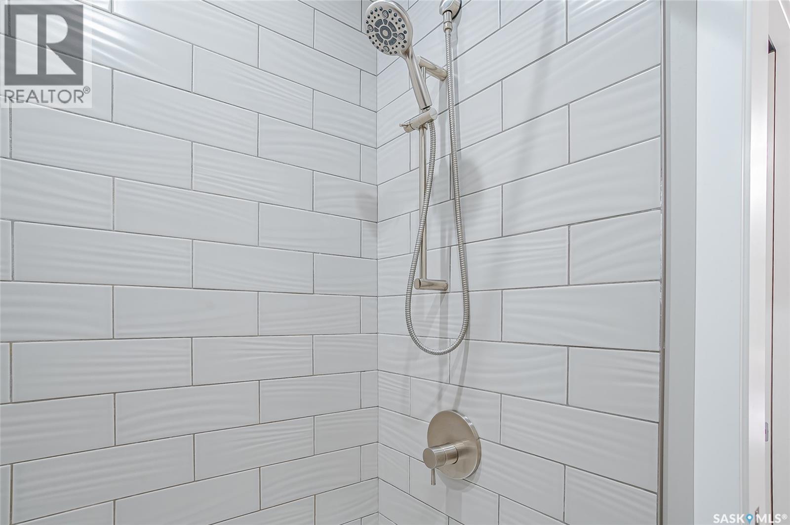 4 475 L Avenue S, Saskatoon, SK - Indoor Photo Showing Bathroom