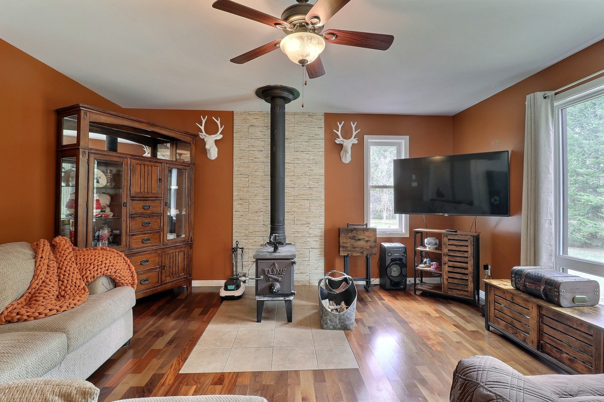 Living Room - 257 Ch. Du Chevreuil-Blanc, Bowman, QC - Indoor Photo Showing Living Room