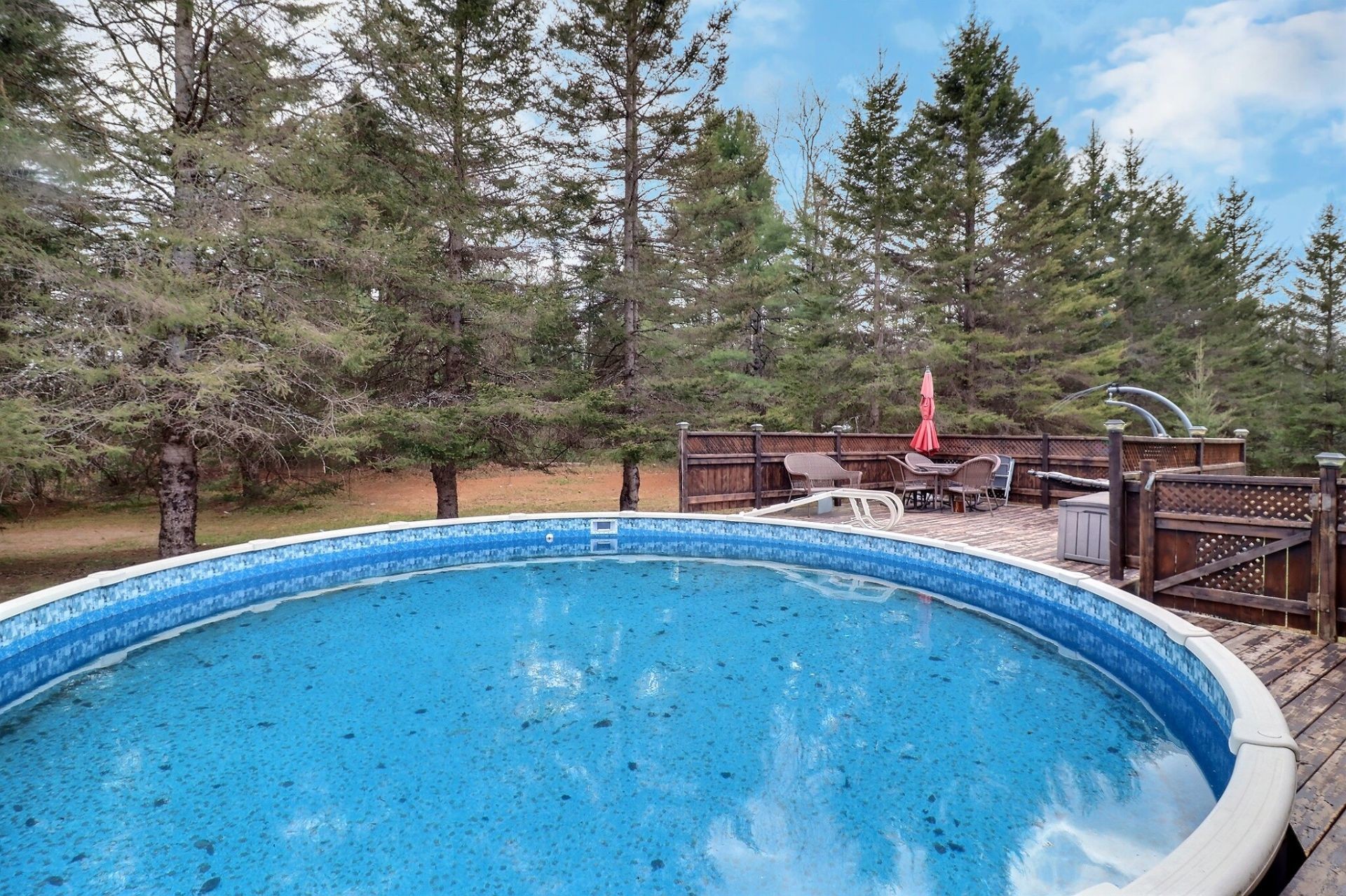Exterior - 257 Ch. Du Chevreuil-Blanc, Bowman, QC - Outdoor With Above Ground Pool With Backyard