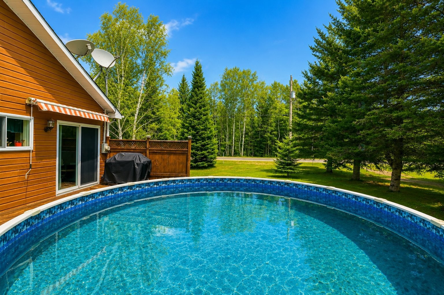 Exterior - 257 Ch. Du Chevreuil-Blanc, Bowman, QC - Outdoor With Above Ground Pool With Backyard