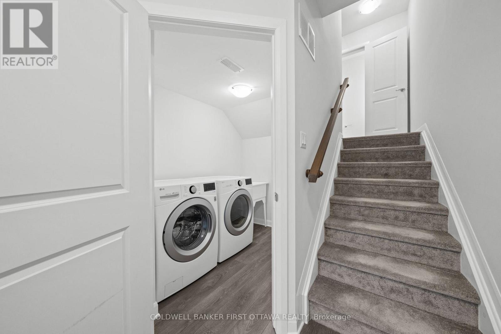 511 Clemency Crescent, Ottawa, ON - Indoor Photo Showing Laundry Room