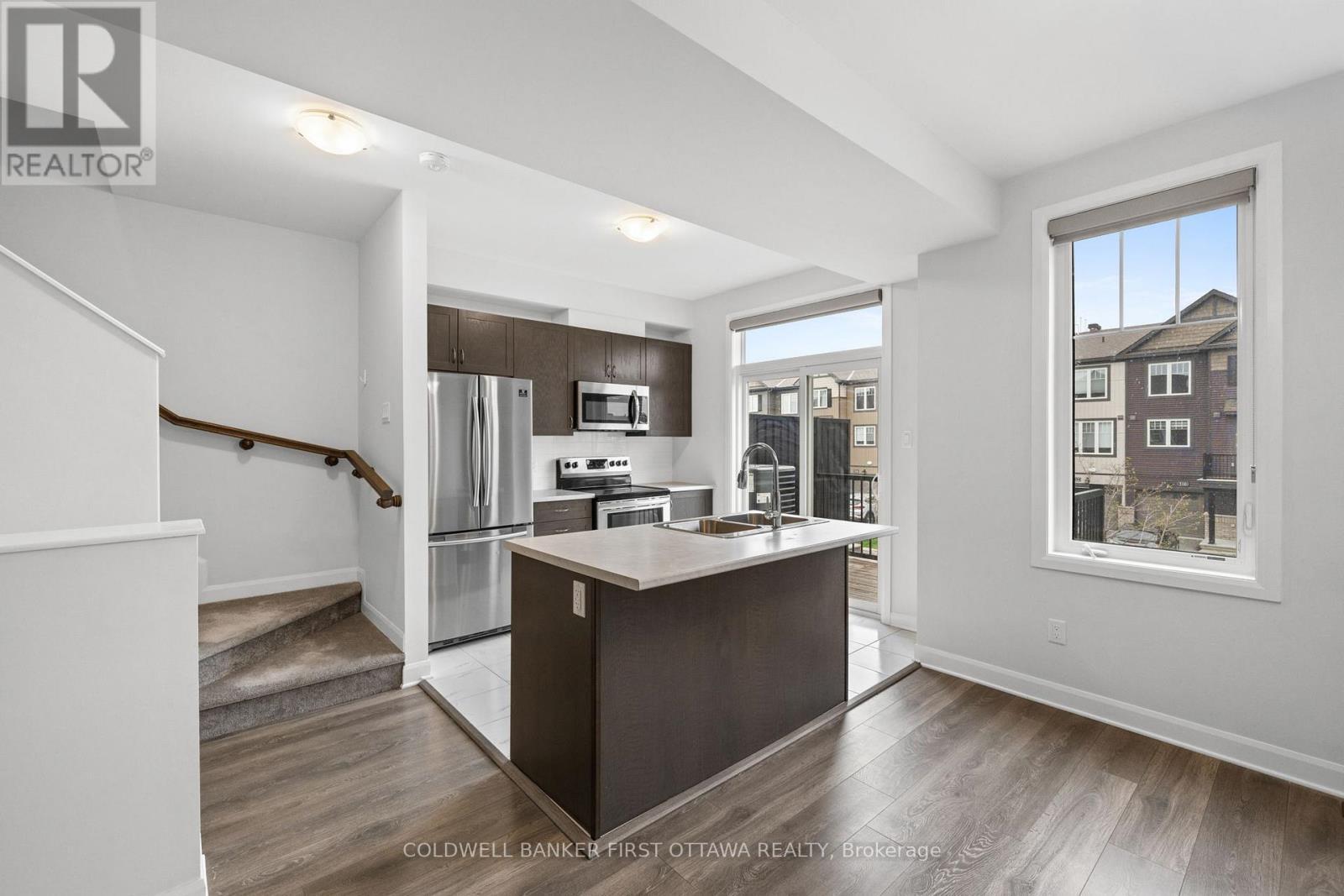 511 Clemency Crescent, Ottawa, ON - Indoor Photo Showing Kitchen With Double Sink
