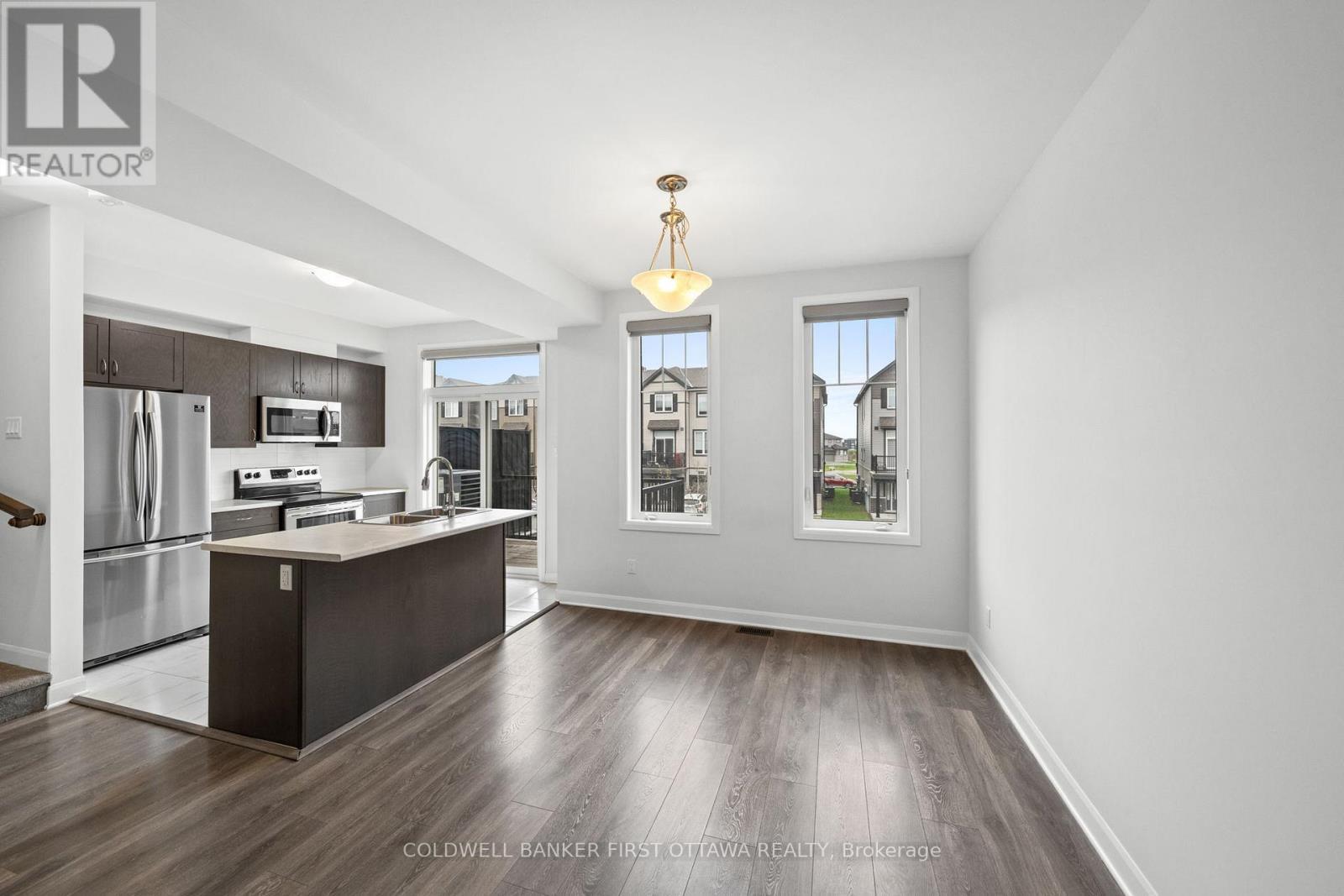 511 Clemency Crescent, Ottawa, ON - Indoor Photo Showing Kitchen With Double Sink