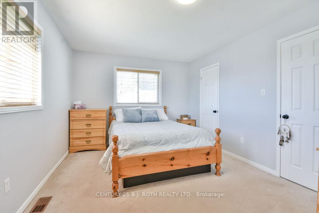 1970 Webster Boulevard, Innisfil, ON - Indoor Photo Showing Bedroom