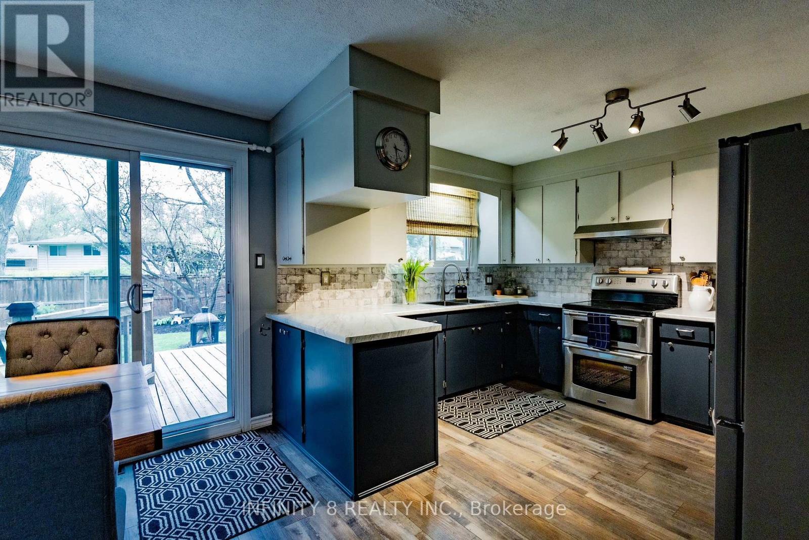 Kitchen with Walk Out to Deck - 38 Crescentwood Drive, St. Catharines (Lakeport), ON - Indoor Photo Showing Kitchen