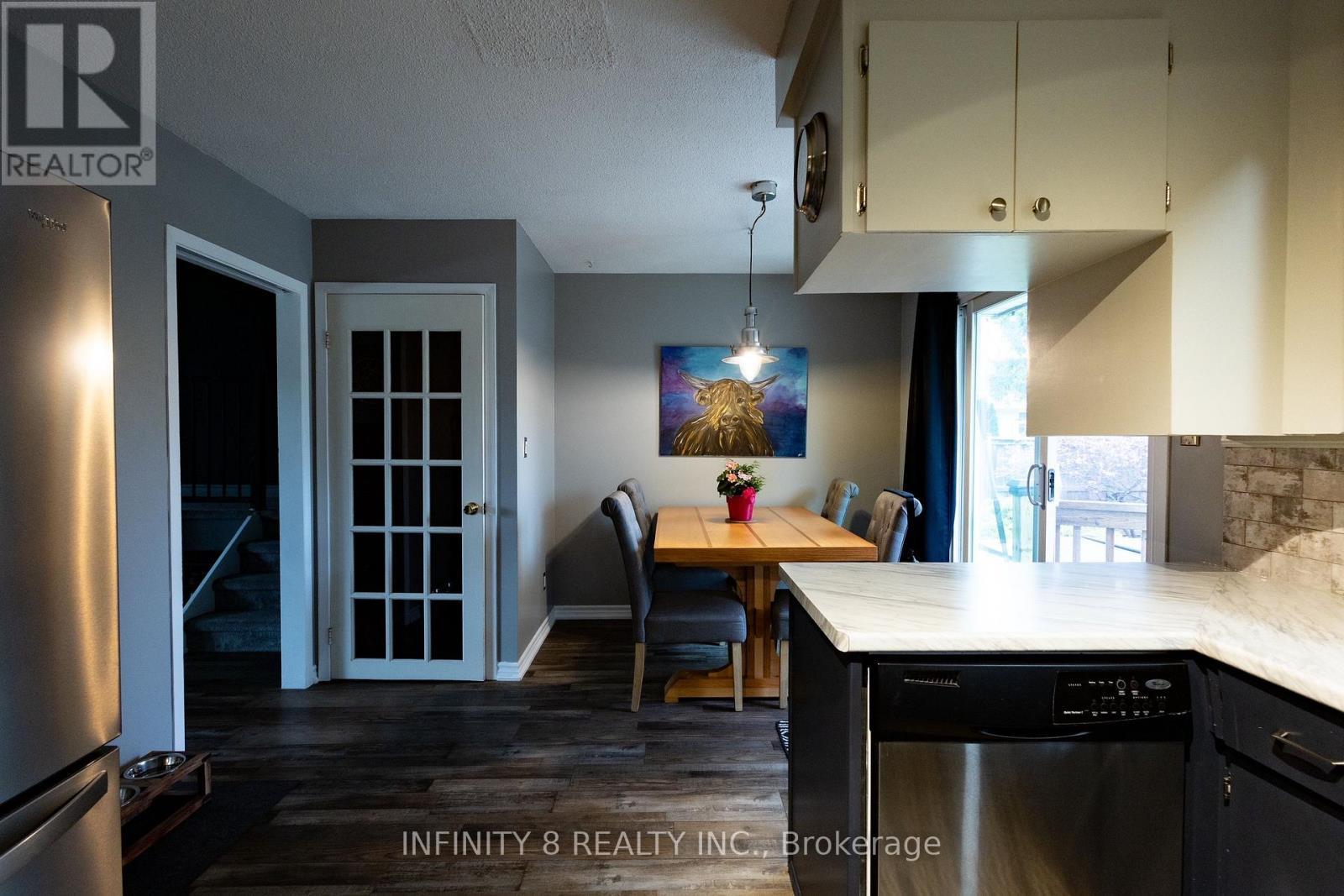Eat In Kitchen - 38 Crescentwood Drive, St. Catharines (Lakeport), ON - Indoor Photo Showing Kitchen