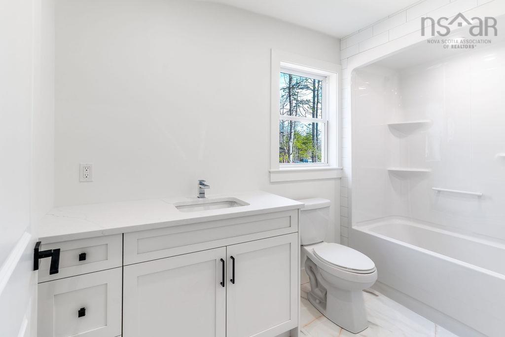 37 Periwinkle Drive, Enfield, NS - Indoor Photo Showing Bathroom