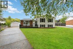 1060 Camelot CRESCENT Sarnia, ON N7S 3L3