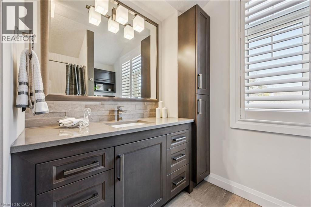 254 Gosling Gardens Unit# 20, Guelph, ON - Indoor Photo Showing Bathroom