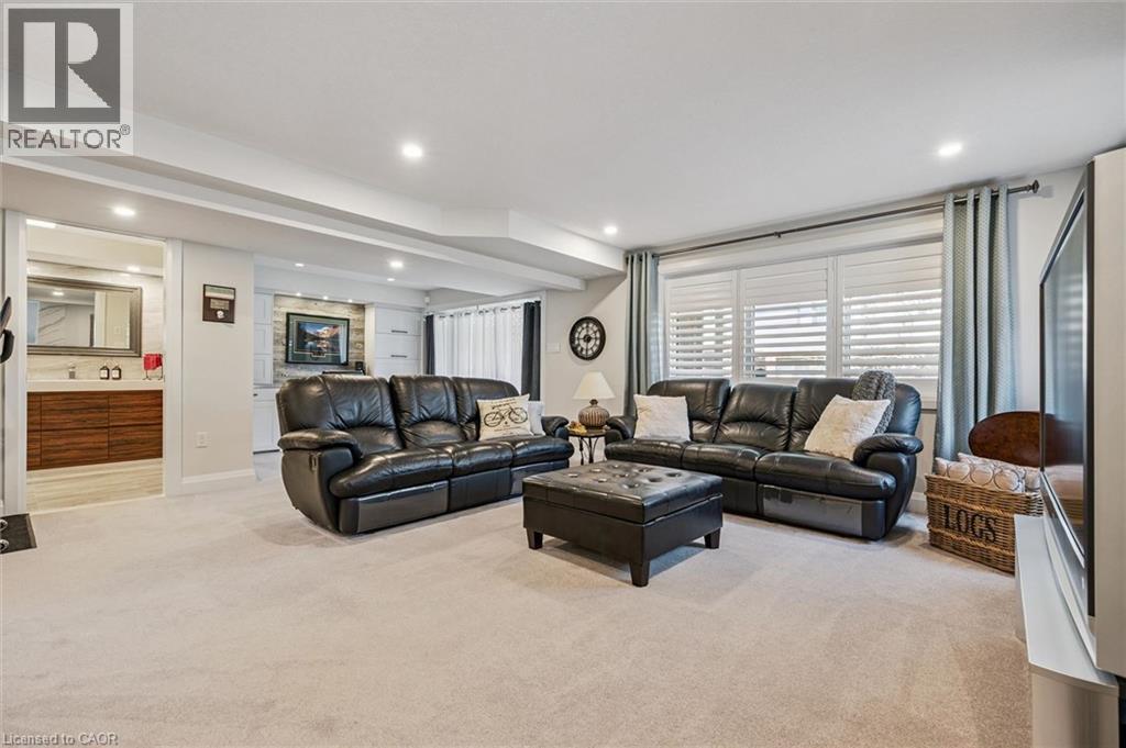 254 Gosling Gardens Unit# 20, Guelph, ON - Indoor Photo Showing Living Room