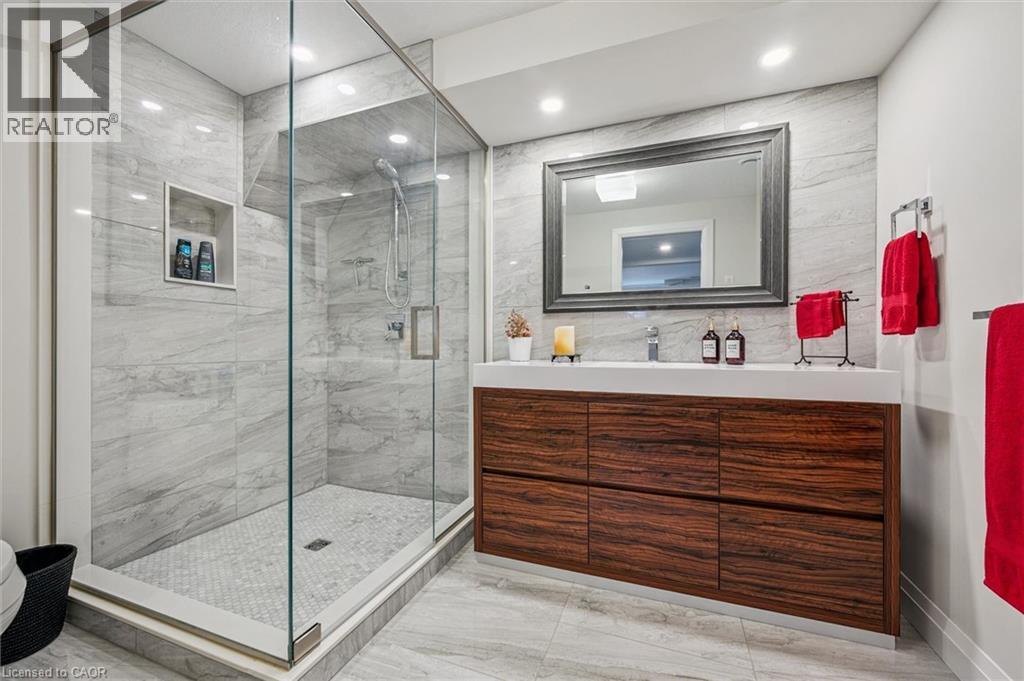 254 Gosling Gardens Unit# 20, Guelph, ON - Indoor Photo Showing Bathroom