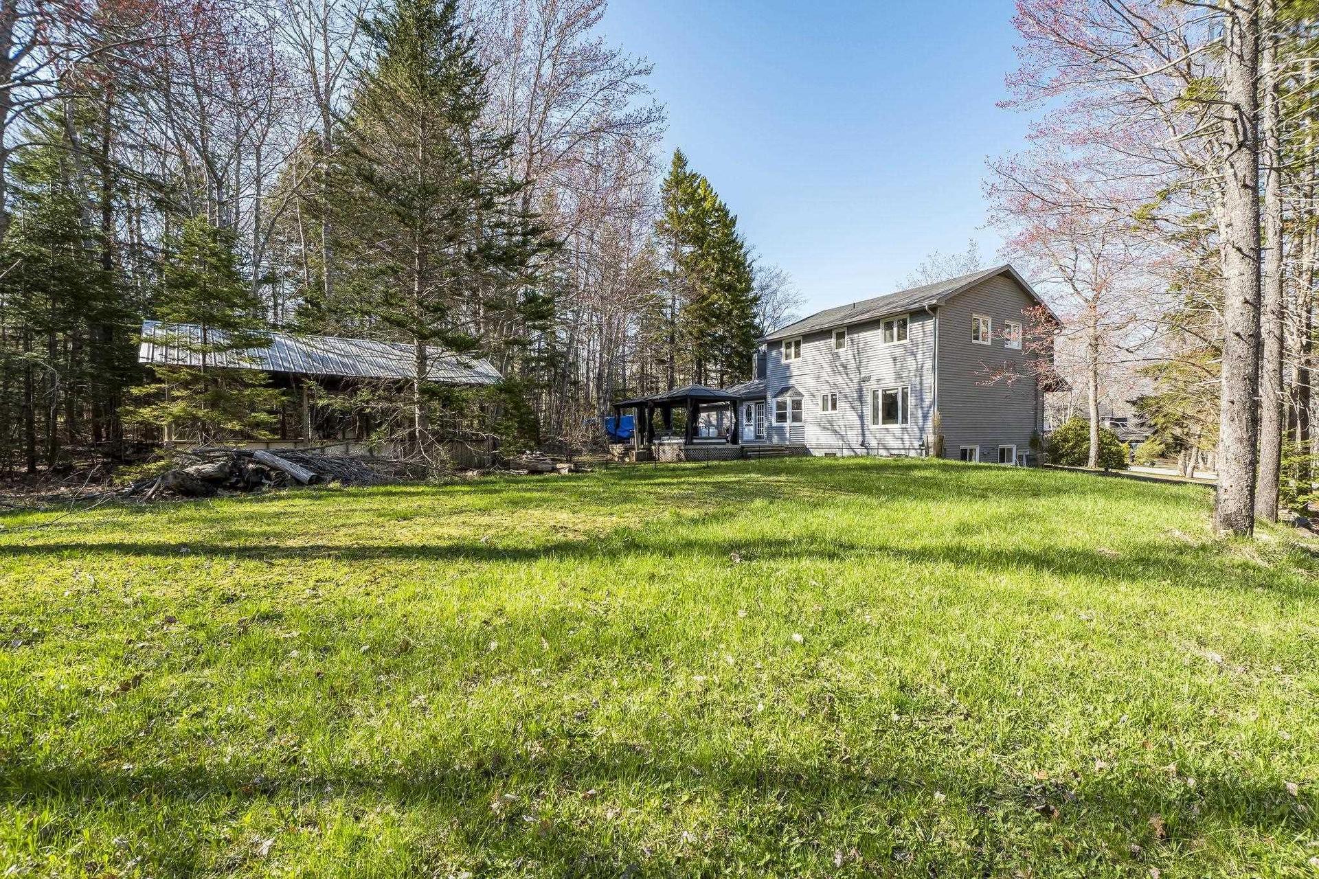 14 Sandstone Avenue, Fall River, NS