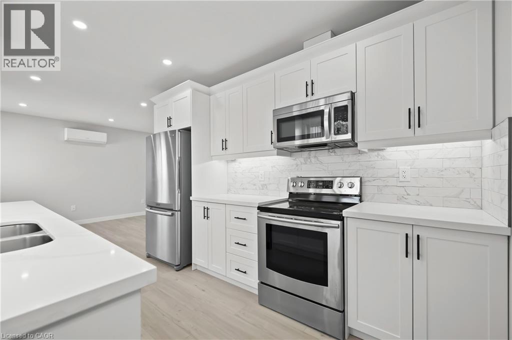 1180 Union Street, Kitchener, ON - Indoor Photo Showing Kitchen With Double Sink With Upgraded Kitchen