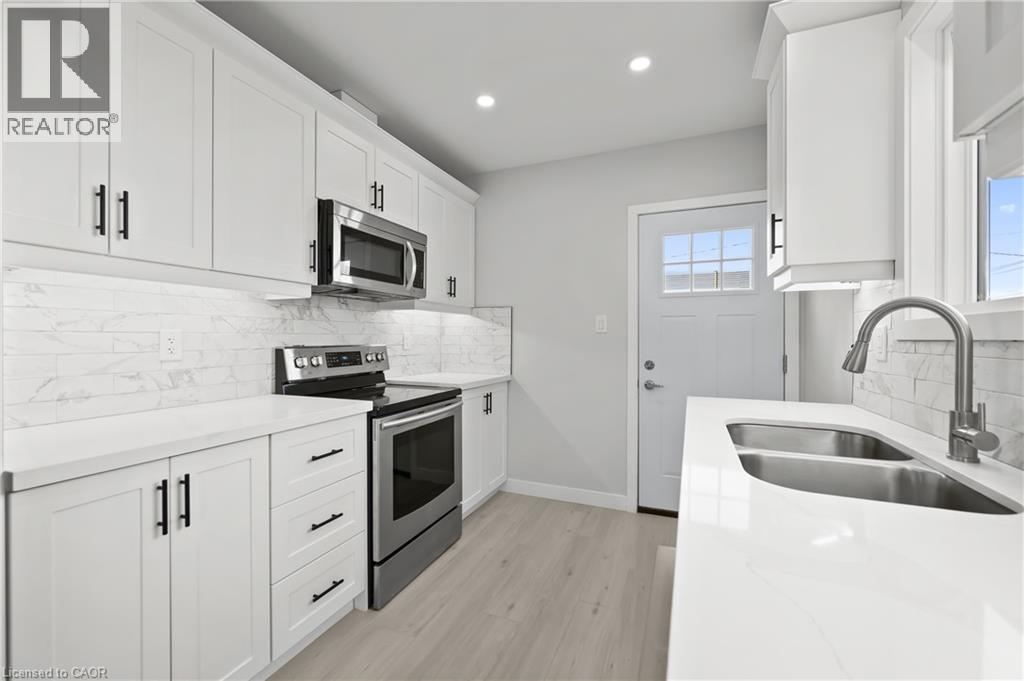 1180 Union Street, Kitchener, ON - Indoor Photo Showing Kitchen With Double Sink With Upgraded Kitchen