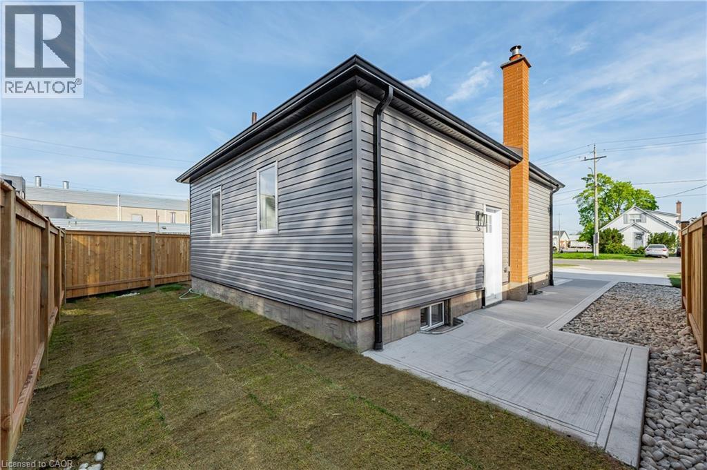 1180 Union Street, Kitchener, ON - Outdoor