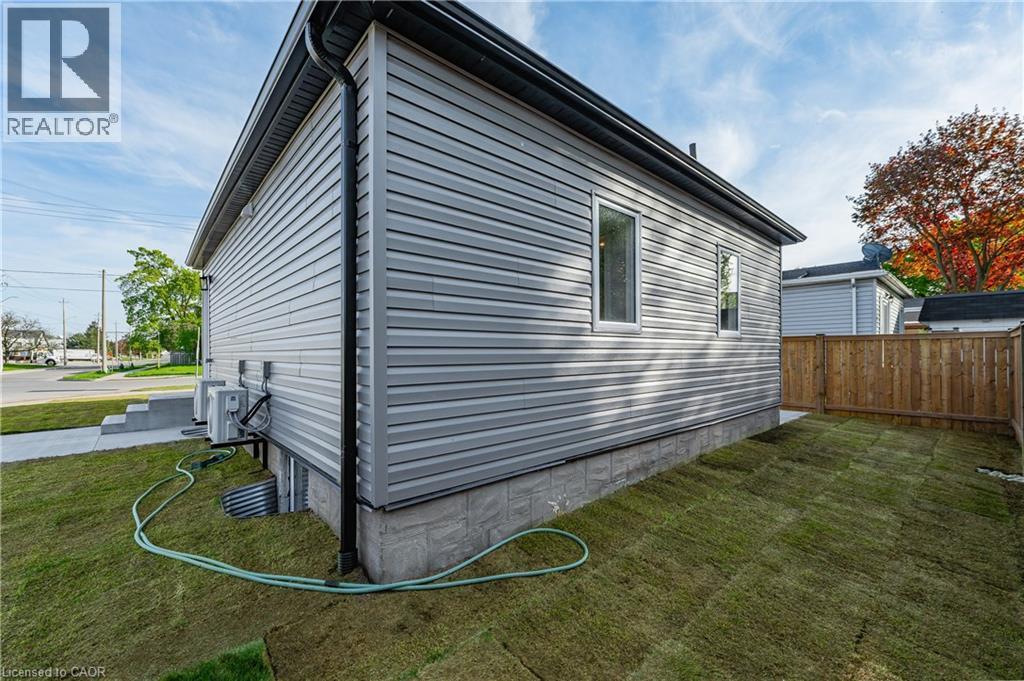 1180 Union Street, Kitchener, ON - Outdoor