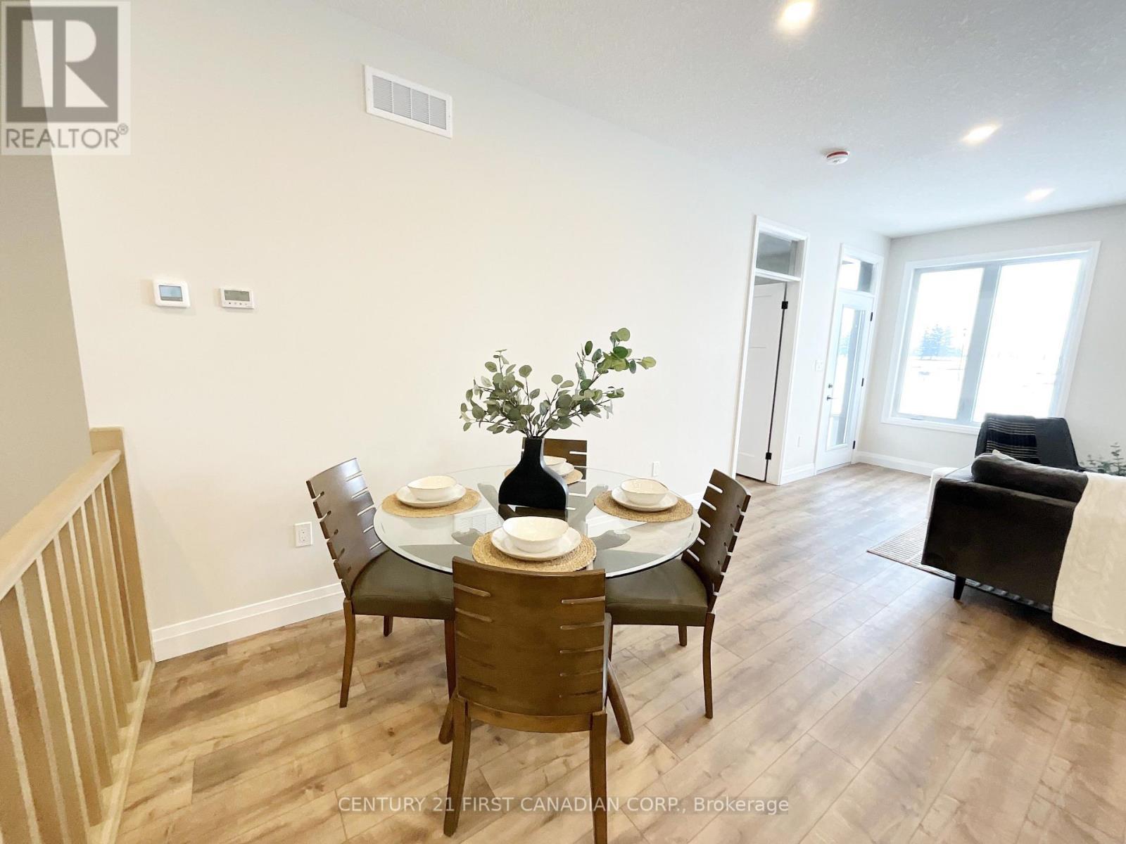 7 Postma Crescent, North Middlesex (Ailsa Craig), ON - Indoor Photo Showing Dining Room
