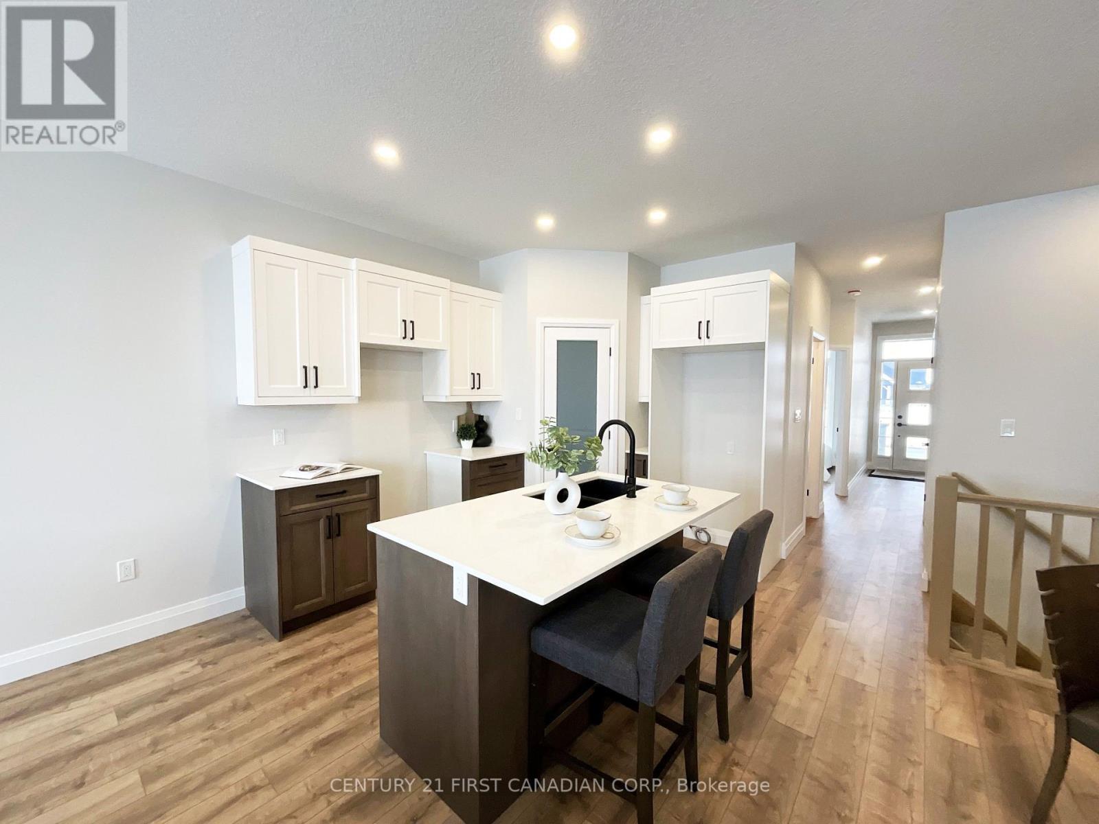 7 Postma Crescent, North Middlesex (Ailsa Craig), ON - Indoor Photo Showing Kitchen