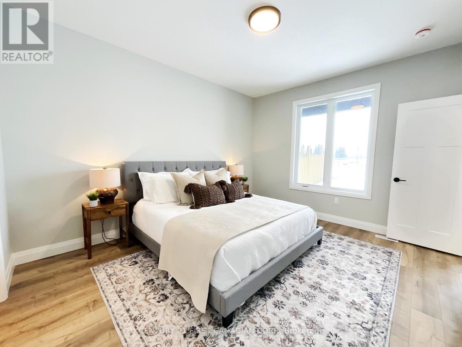 7 Postma Crescent, North Middlesex (Ailsa Craig), ON - Indoor Photo Showing Bedroom