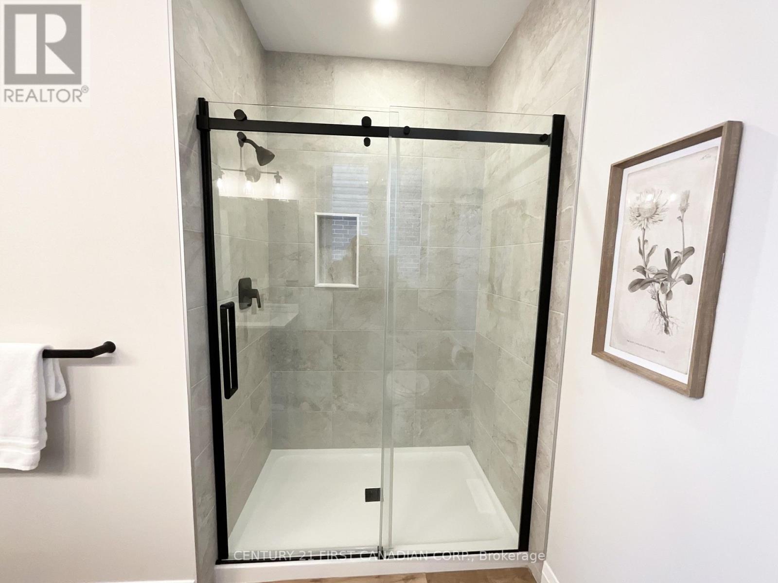 7 Postma Crescent, North Middlesex (Ailsa Craig), ON - Indoor Photo Showing Bathroom