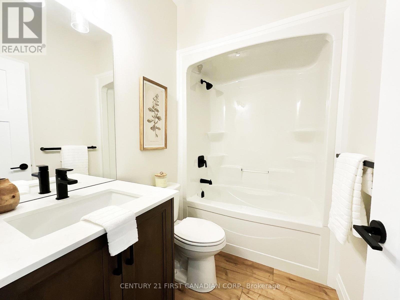 7 Postma Crescent, North Middlesex (Ailsa Craig), ON - Indoor Photo Showing Bathroom