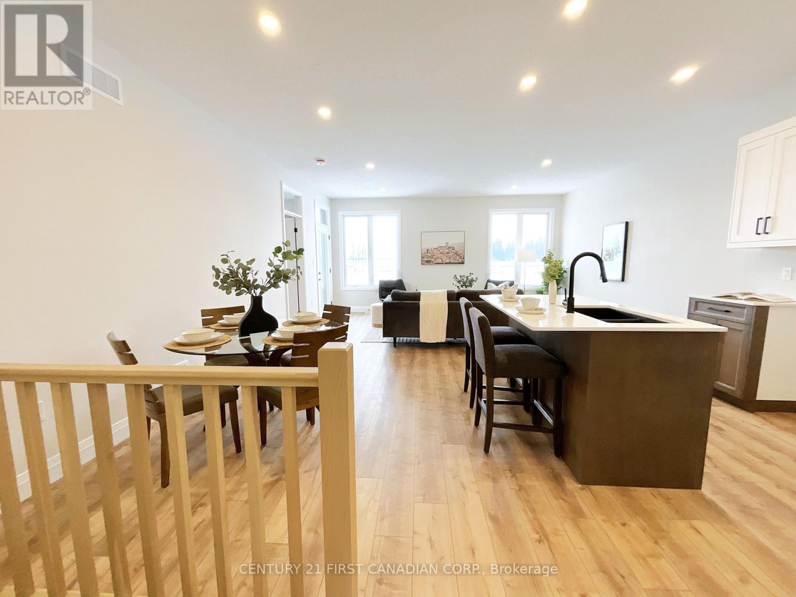 7 Postma Crescent, North Middlesex (Ailsa Craig), ON - Indoor