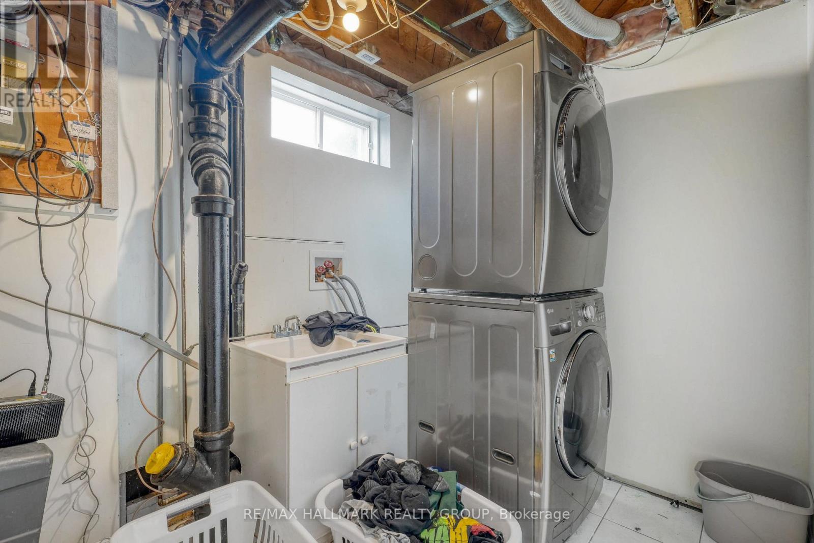 223 Sanford Avenue, Ottawa, ON - Indoor Photo Showing Laundry Room