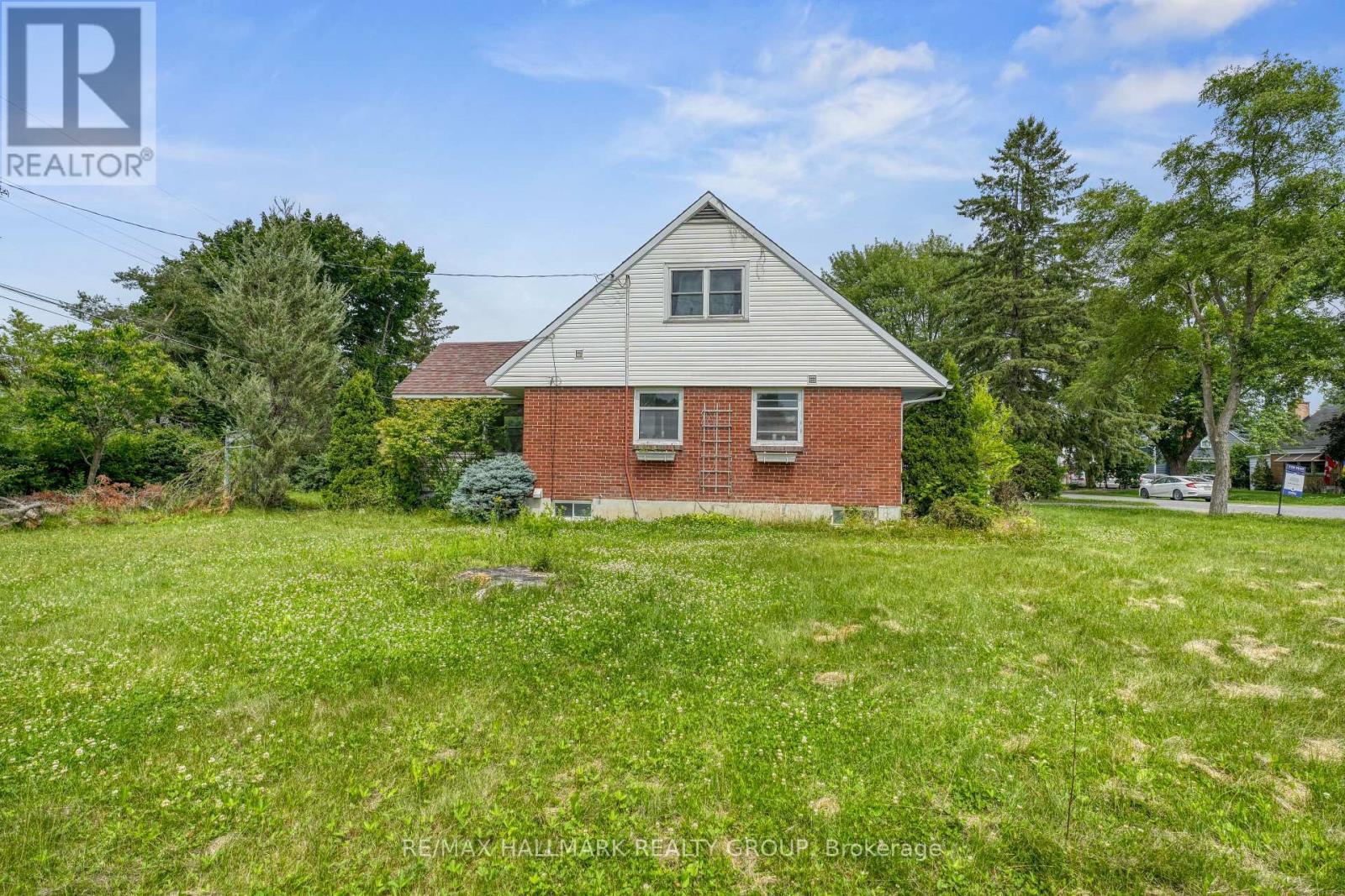 223 Sanford Avenue, Ottawa, ON - Outdoor