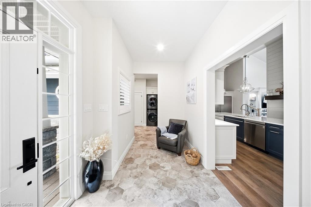 464 West Edith Cavell Boulevard, Port Stanley, ON - Indoor