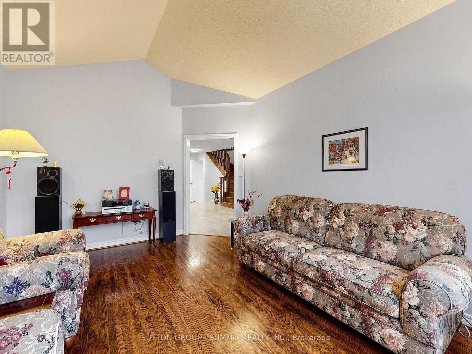 1763 Willow Way, Mississauga, ON - Indoor Photo Showing Living Room