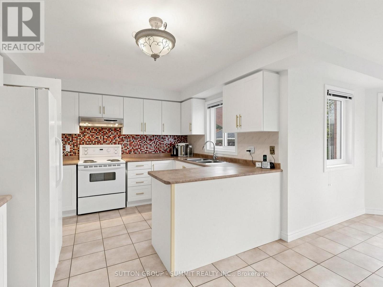 1763 Willow Way, Mississauga, ON - Indoor Photo Showing Kitchen With Double Sink