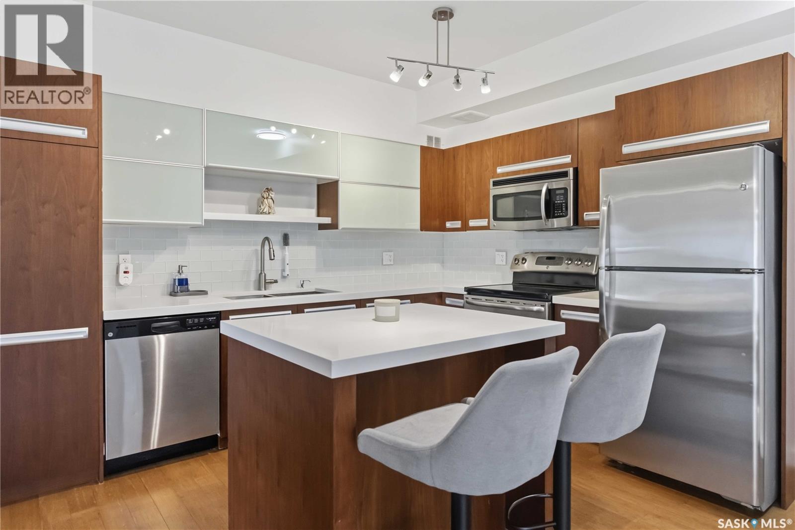 202 1015 Patrick Crescent, Saskatoon, SK - Indoor Photo Showing Kitchen With Upgraded Kitchen