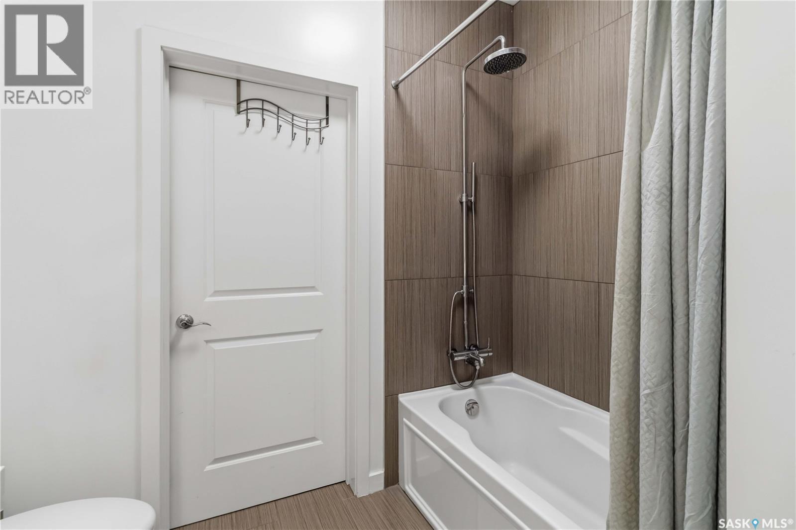 202 1015 Patrick Crescent, Saskatoon, SK - Indoor Photo Showing Bathroom
