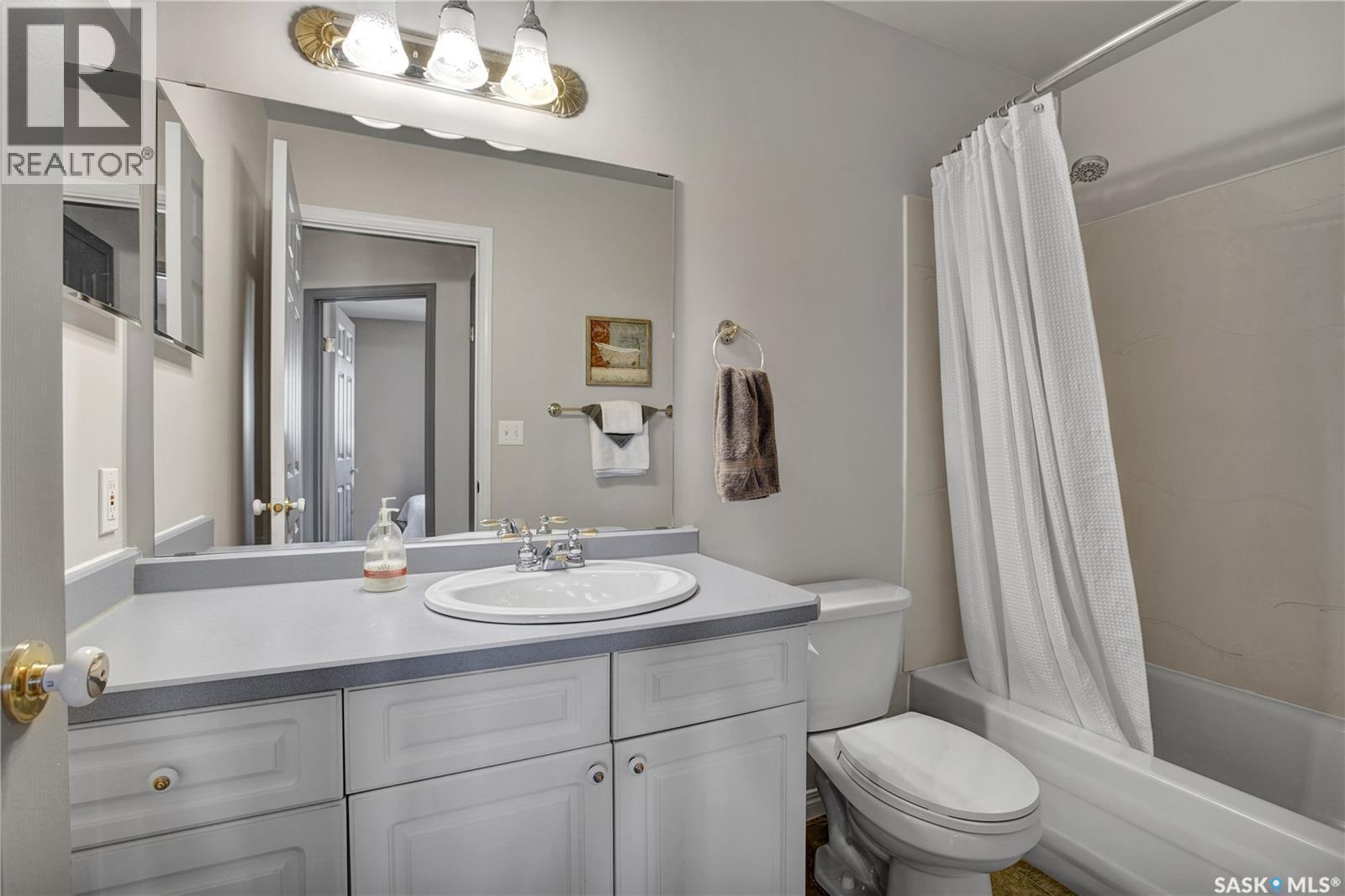 114 Woods Court, Saskatoon, SK - Indoor Photo Showing Bathroom