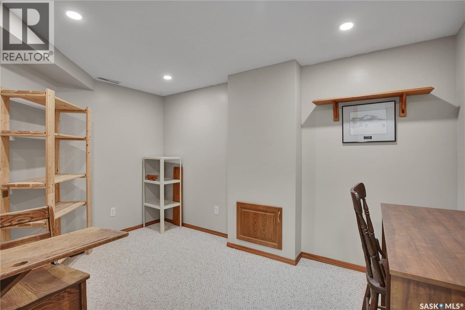 114 Woods Court, Saskatoon, SK - Indoor