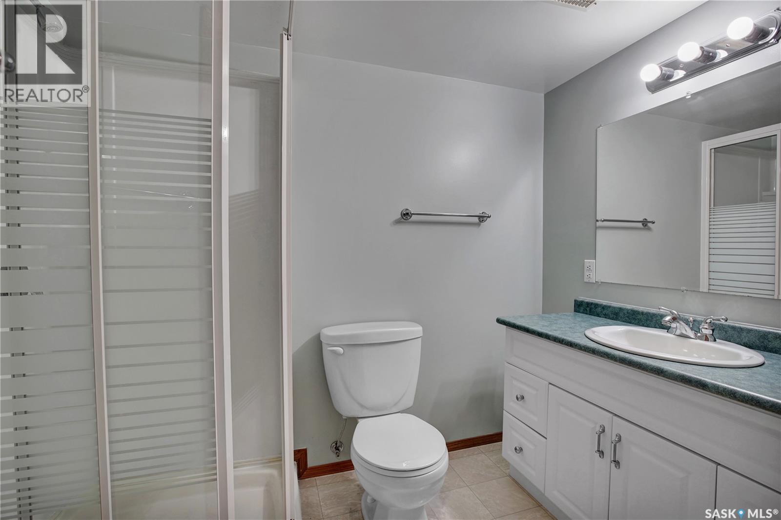 114 Woods Court, Saskatoon, SK - Indoor Photo Showing Bathroom