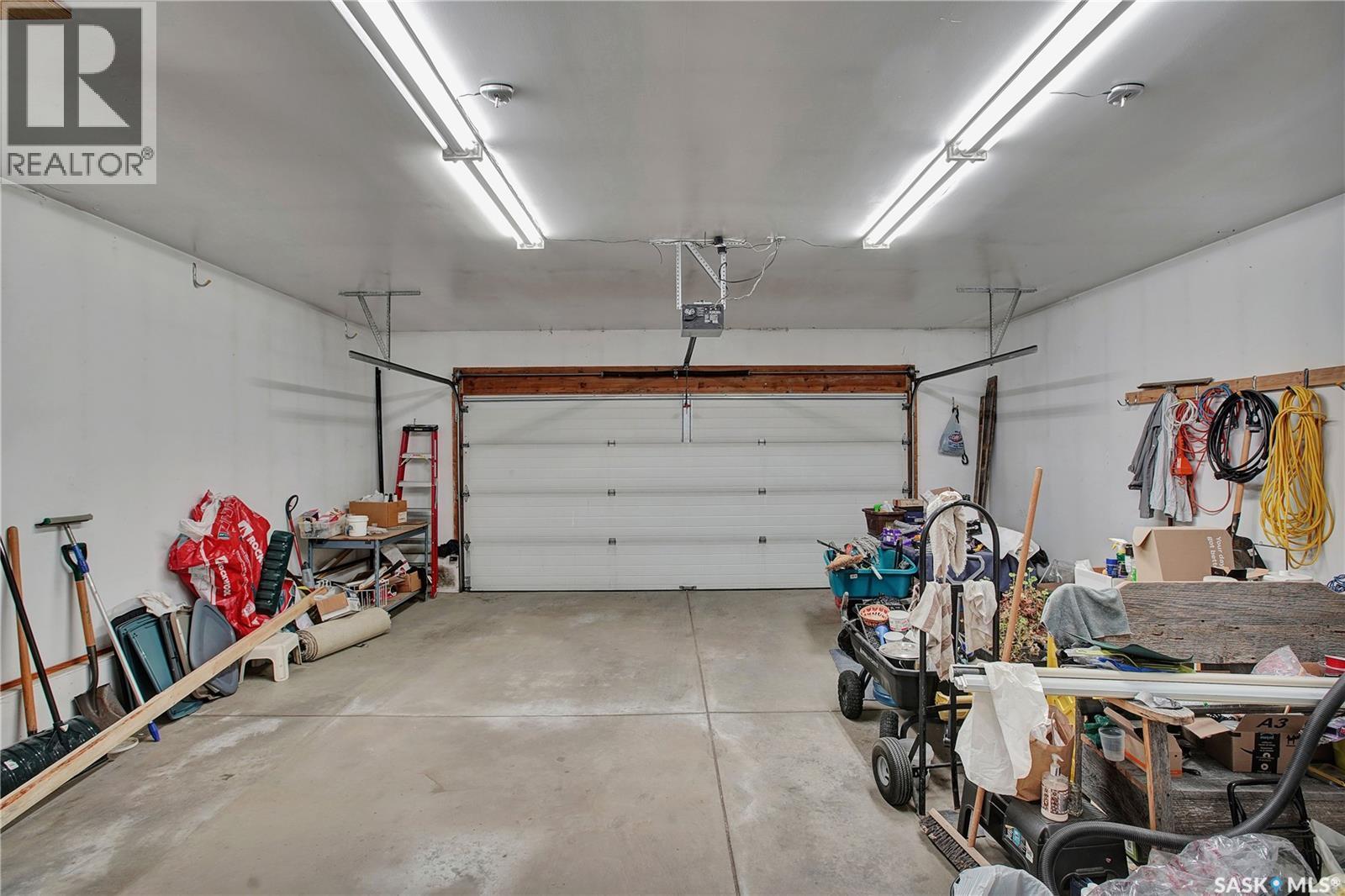 114 Woods Court, Saskatoon, SK - Indoor Photo Showing Garage