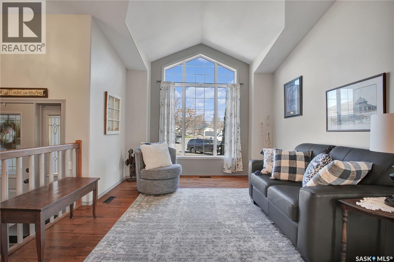 114 Woods Court, Saskatoon, SK - Indoor Photo Showing Living Room