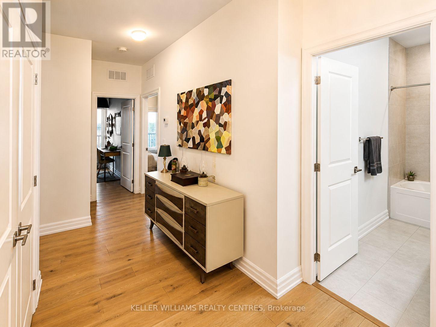 Open concept and flow - 1107 - 1880 Gordon Street, Guelph, ON - Indoor Photo Showing Other Room