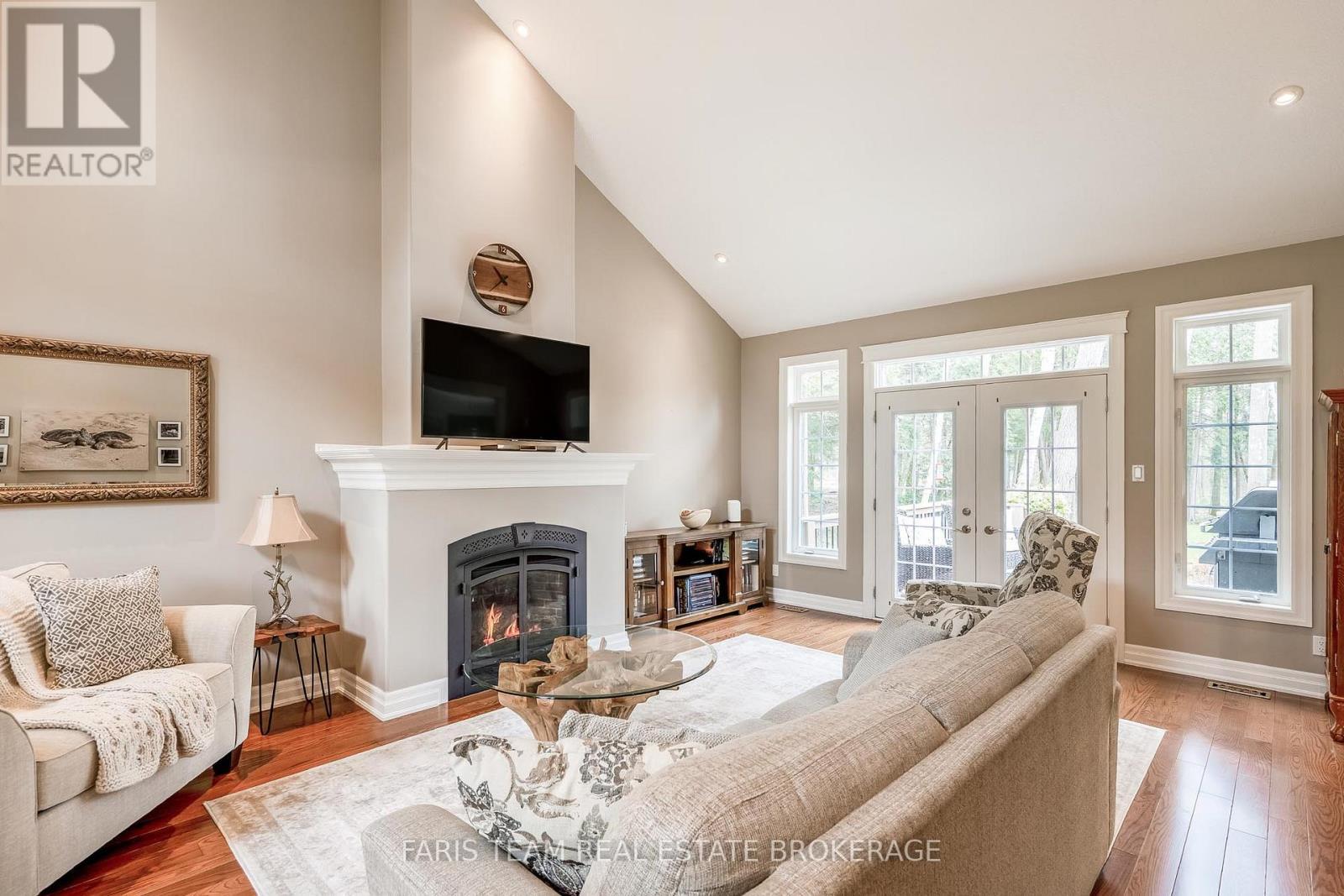 20 Mourning Dove Trail, Tiny, ON - Indoor Photo Showing Living Room With Fireplace