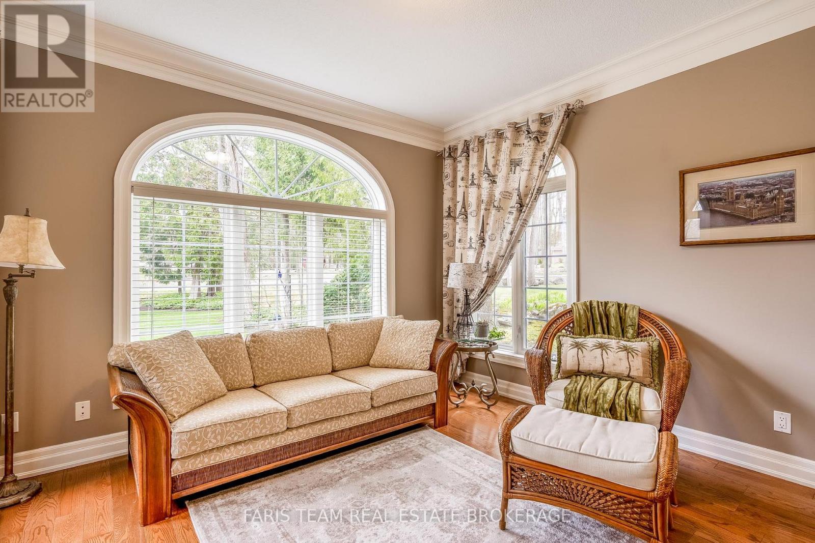 20 Mourning Dove Trail, Tiny, ON - Indoor Photo Showing Living Room