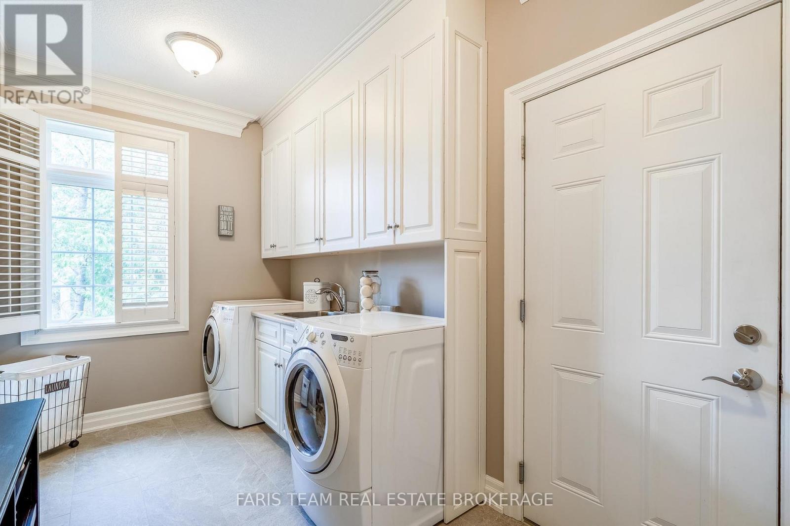 20 Mourning Dove Trail, Tiny, ON - Indoor Photo Showing Laundry Room