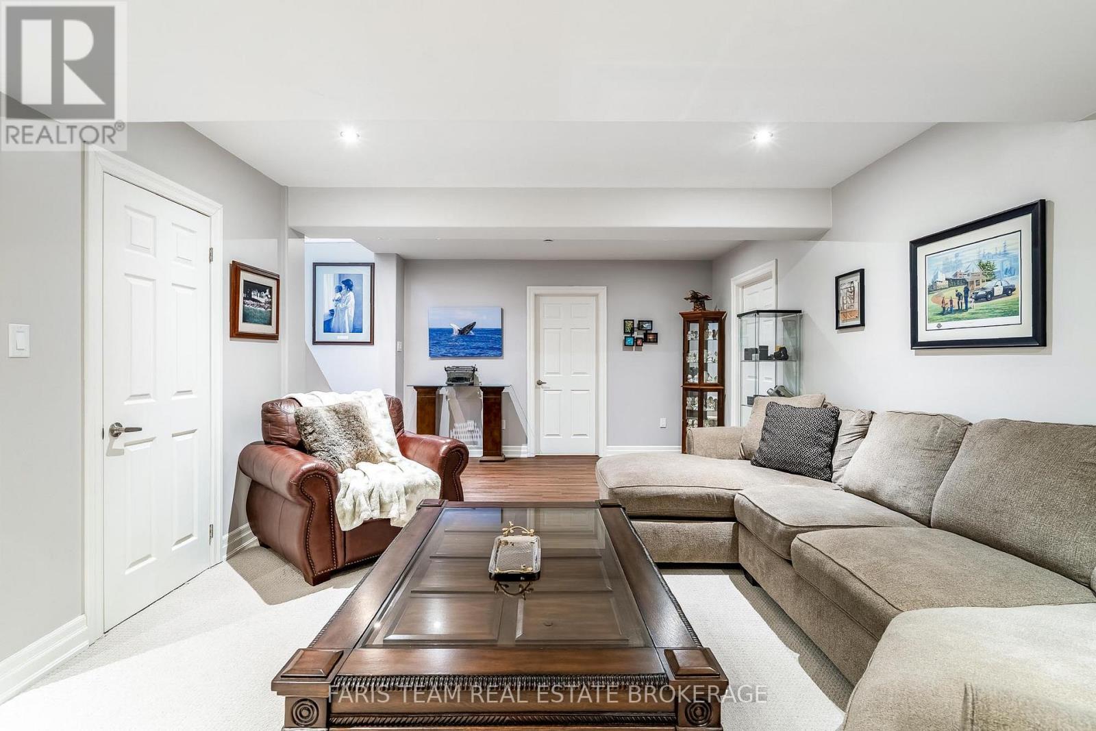 20 Mourning Dove Trail, Tiny, ON - Indoor Photo Showing Living Room
