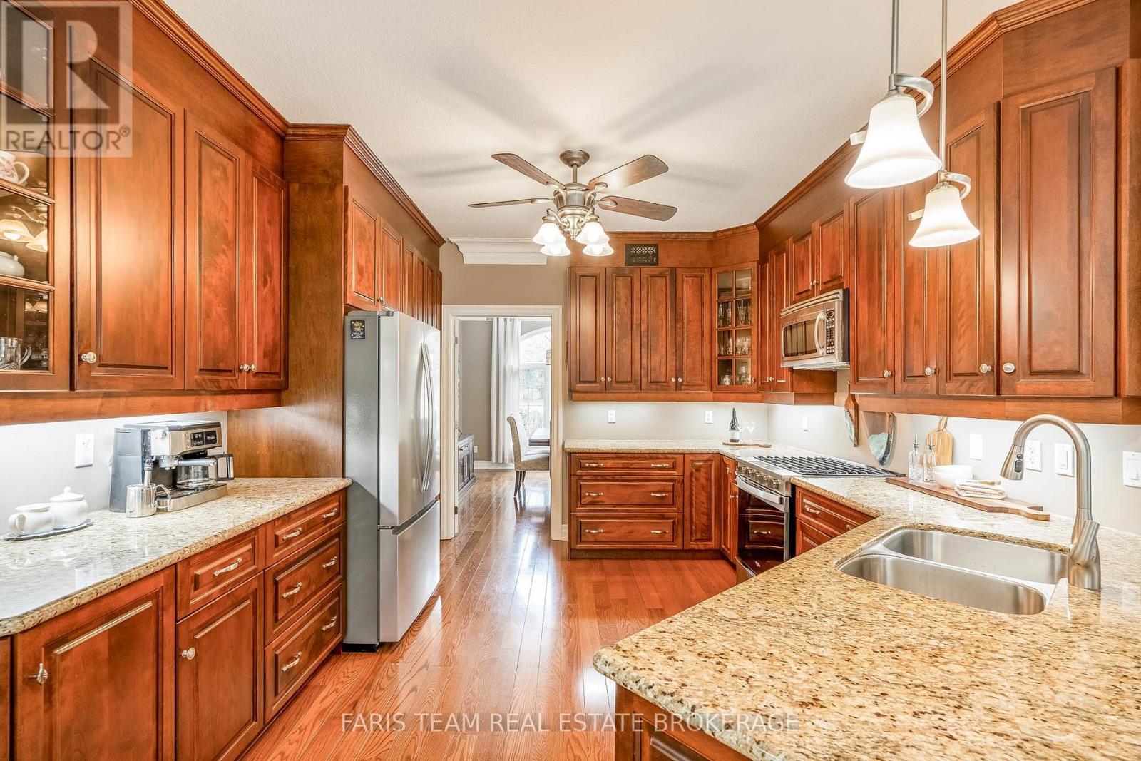 20 Mourning Dove Trail, Tiny, ON - Indoor Photo Showing Kitchen With Double Sink