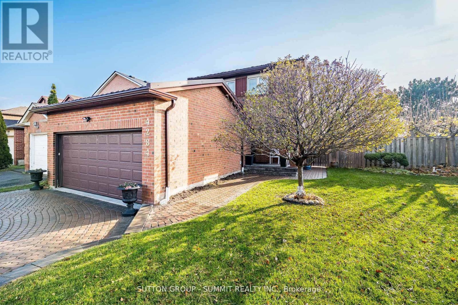 4284 Sawmill Valley Drive, Mississauga, ON - Outdoor