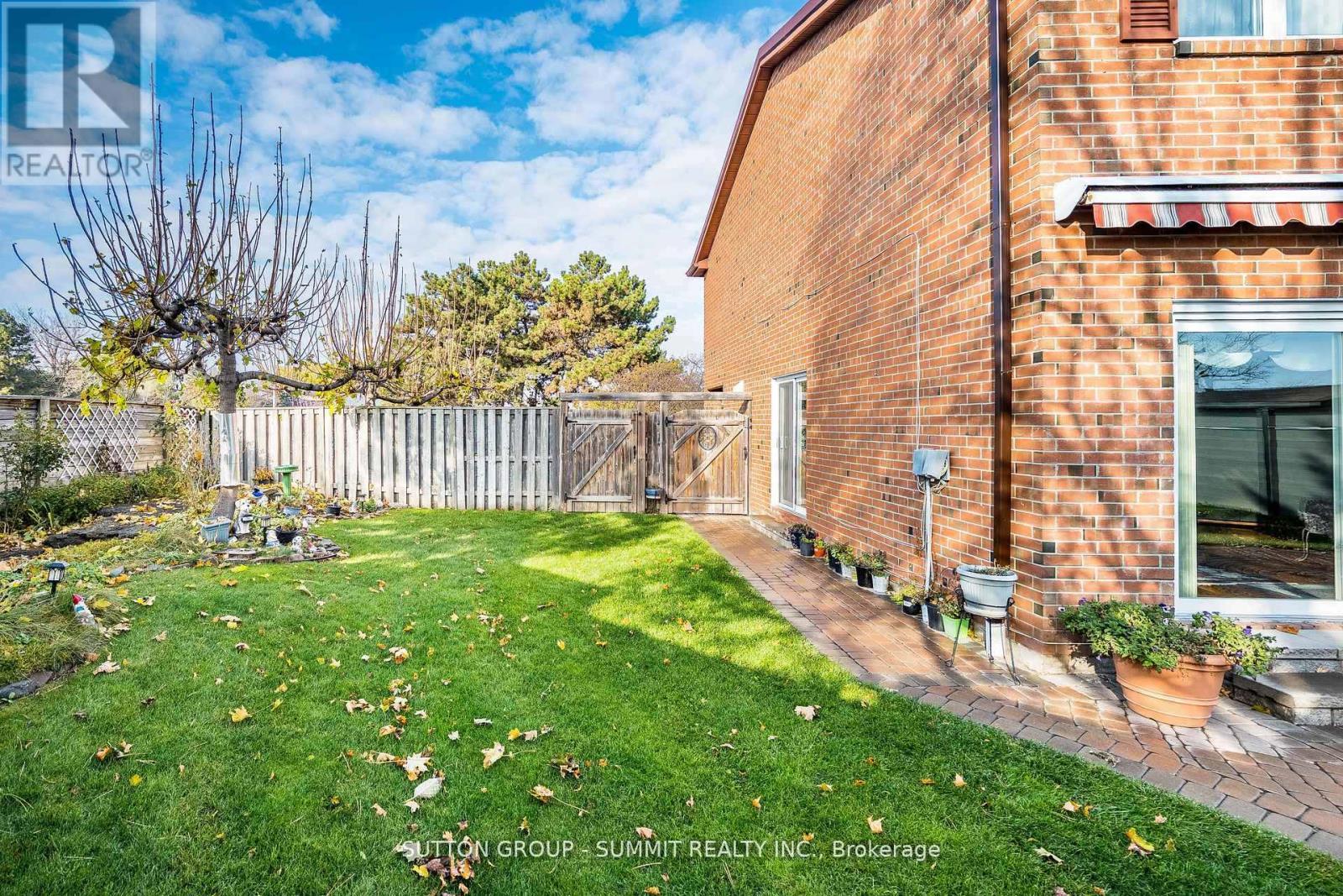 4284 Sawmill Valley Drive, Mississauga, ON - Outdoor
