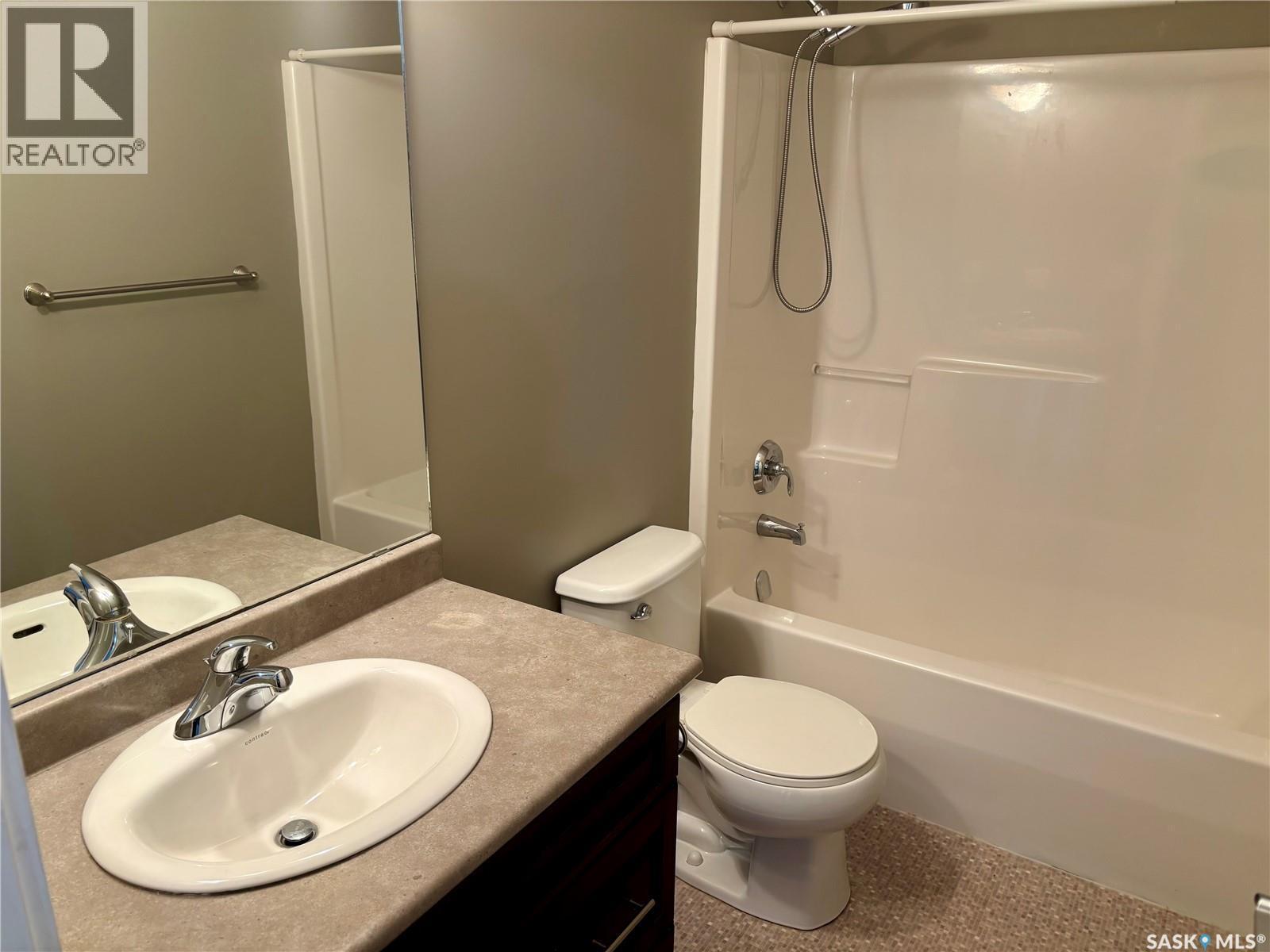 103 706 Hart Road, Saskatoon, SK - Indoor Photo Showing Bathroom