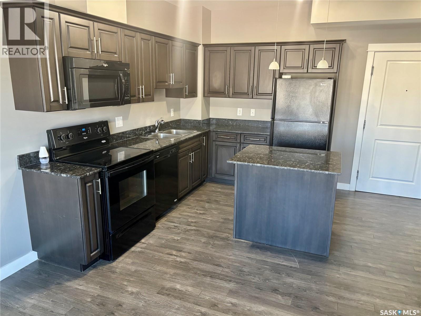 103 706 Hart Road, Saskatoon, SK - Indoor Photo Showing Kitchen With Double Sink