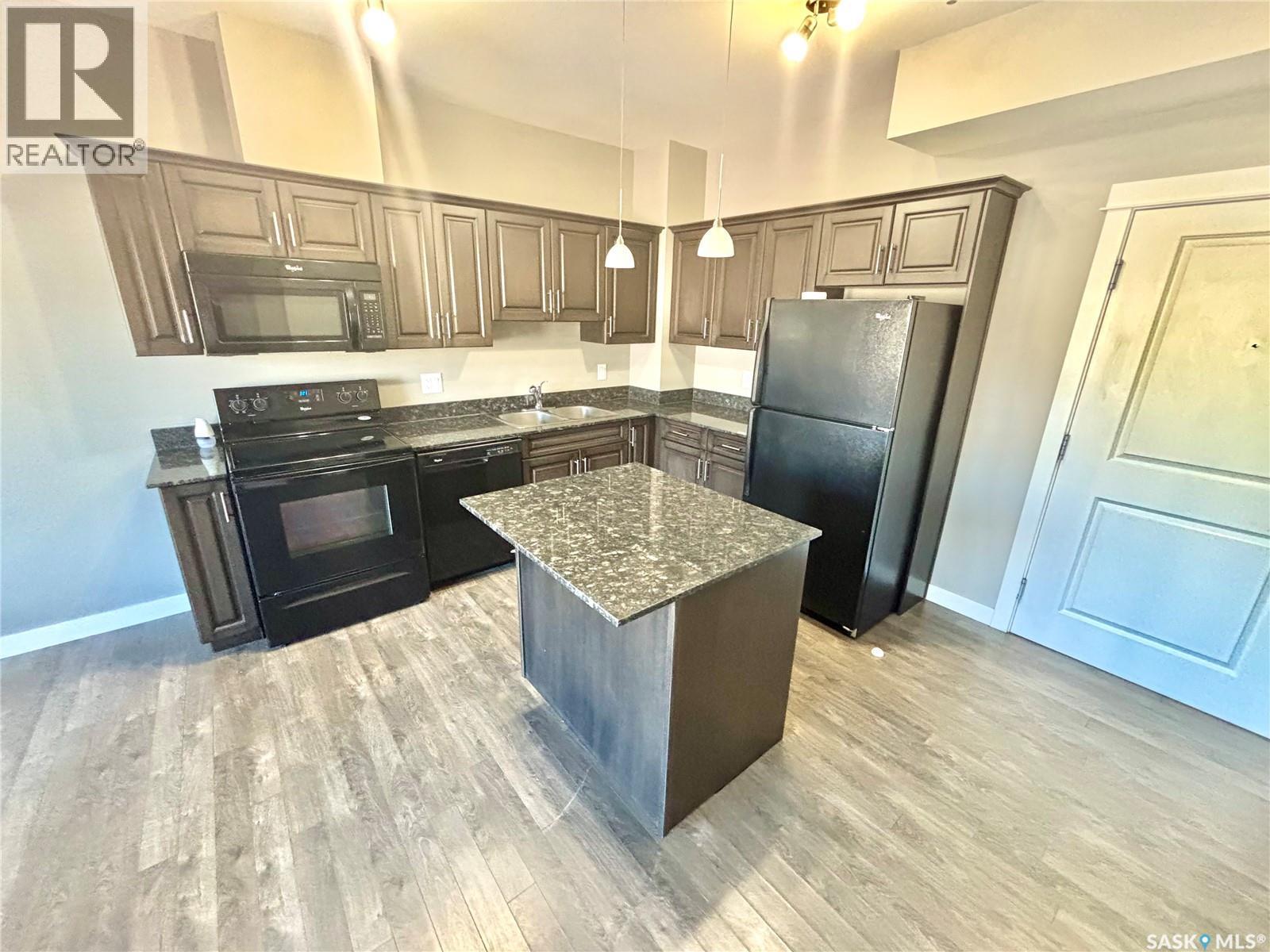 103 706 Hart Road, Saskatoon, SK - Indoor Photo Showing Kitchen