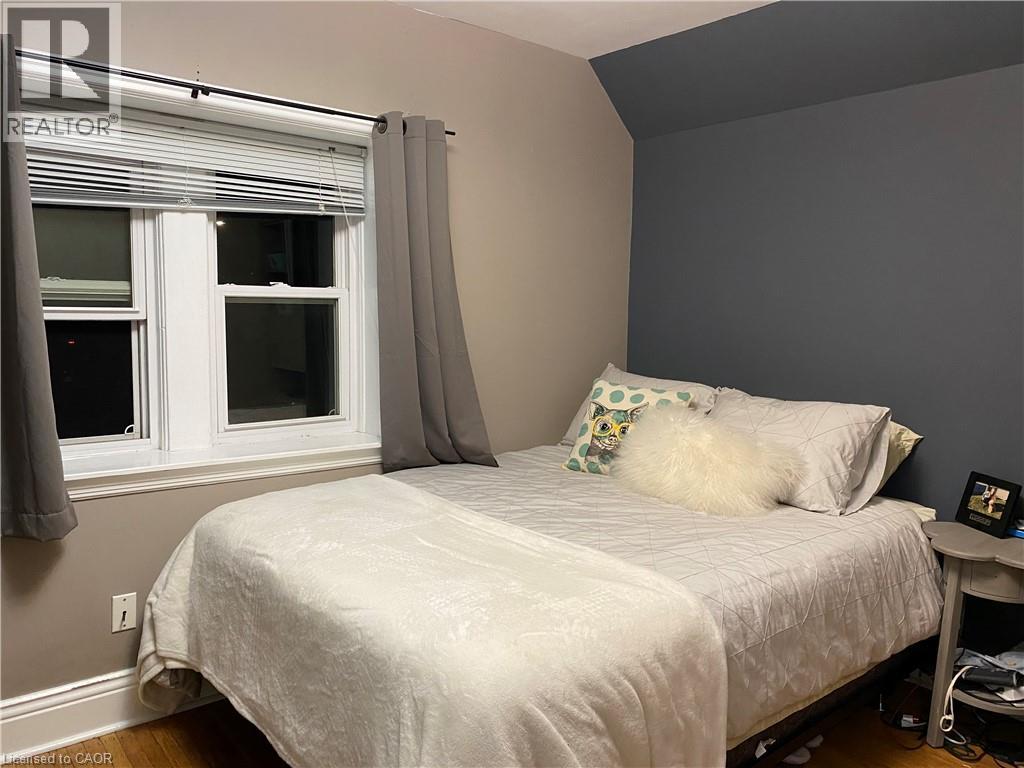 184 Arkell Street, Hamilton, ON - Indoor Photo Showing Bedroom